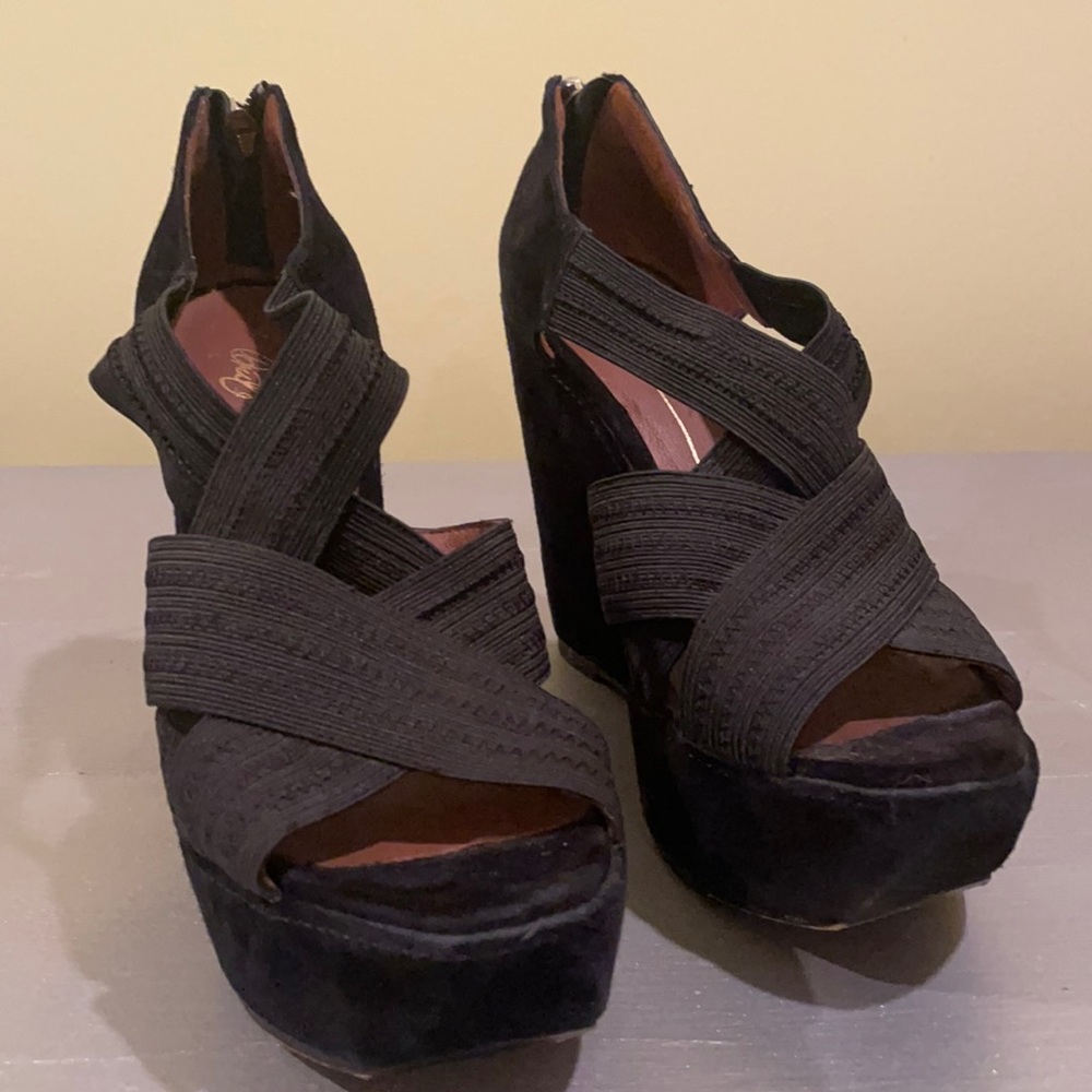 Donald Pliner strappy suede wedge